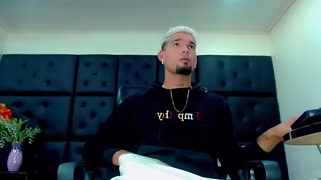 StivBigCock online show from October 24, 2025, 1:59 am