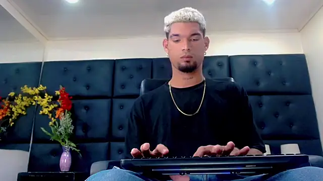 StivBigCock online show from October 31, 2025, 2:19 am