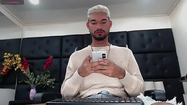 StivBigCock online show from October 11, 2025, 2:12 am