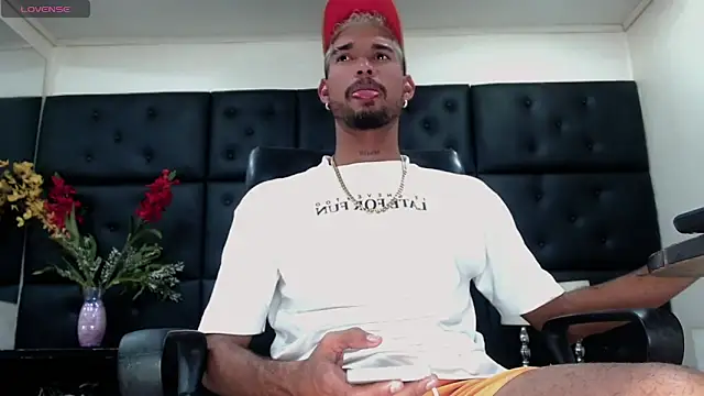 StivBigCock online show from October 7, 2025, 8:32 pm