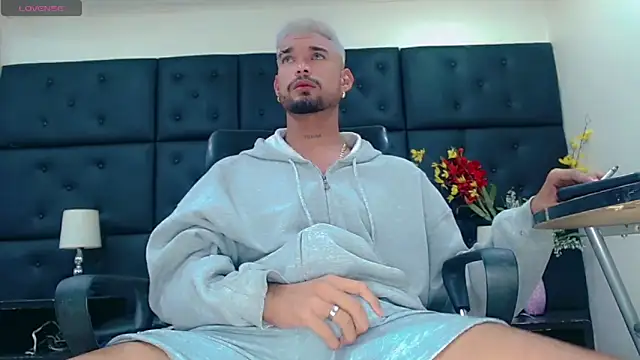 StivBigCock online show from October 4, 2025, 7:43 am