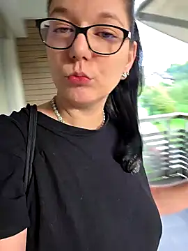 Snapshot of Swiss_Lady chatting on September 28, 2025, 4:03 pm Swiss Lady online show from September 28, 2025, 4:03 pm