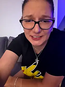 Snapshot of Swiss_Lady chatting on September 24, 2025, 8:37 pm Swiss Lady online show from September 24, 2025, 8:37 pm