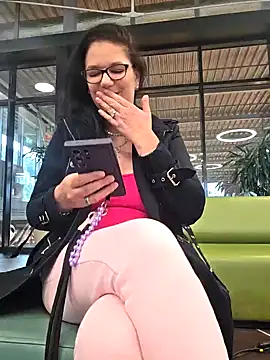 Snapshot of Swiss_Lady chatting on October 14, 2025, 8:59 am Swiss Lady online show from October 14, 2025, 8:59 am