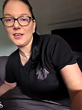 Snapshot of Swiss_Lady chatting on October 8, 2025, 4:29 pm Swiss Lady online show from October 8, 2025, 4:29 pm