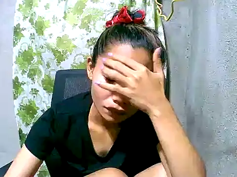 Snapshot of Sweeetgurll chatting on October 15, 2025, 2:03 pm Sweeetgurll online show from October 15, 2025, 2:03 pm