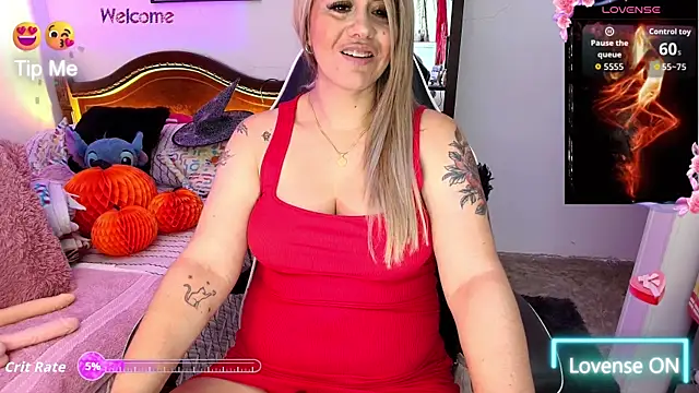 Snapshot of aamanda_Queen_ chatting on October 3, 2025, 11:56 am aamanda Queen online show from October 3, 2025, 11:56 am