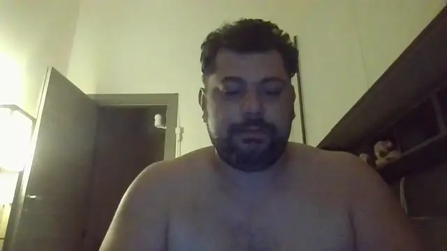giuseppelovisi85 online show from September 9, 2025, 4:22 am