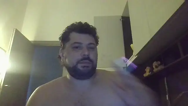 giuseppelovisi85 online show from October 18, 2025, 8:05 am