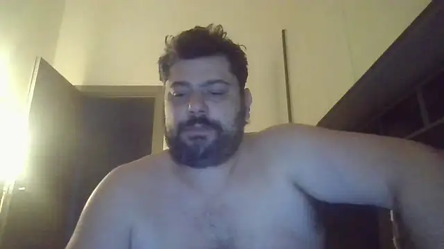 giuseppelovisi85 online show from October 5, 2025, 6:04 am