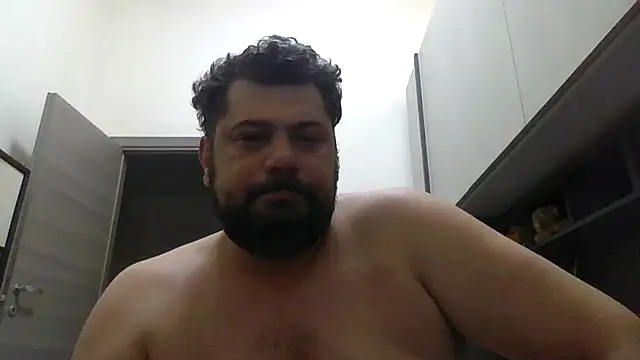 giuseppelovisi85 online show from September 26, 2025, 9:32 pm