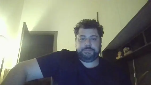 giuseppelovisi85 online show from October 17, 2025, 7:59 pm