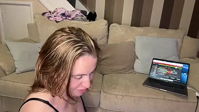 amberrose094 online show from December 2, 2025, 9:16 pm