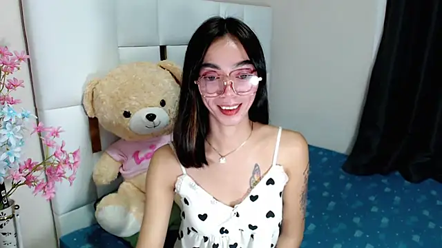 diamondnaked  online show from September 8, 2025, 5:45 pm