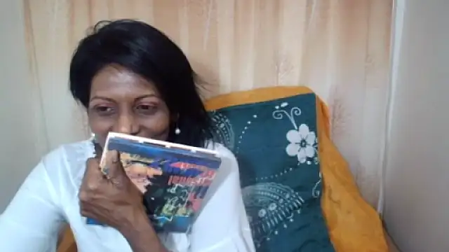 Snapshot of Indianpeaches chatting on October 13, 2025, 5:20 am Indianpeaches online show from October 13, 2025, 5:20 am