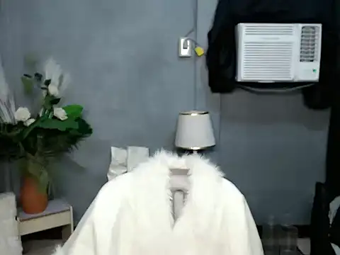 Snapshot of scarlet_enchantress chatting on September 18, 2025, 5:05 pm scarlet enchantress online show from September 18, 2025, 5:05 pm