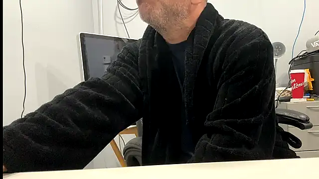 frankyjones8989 online show from December 5, 2025, 3:32 pm