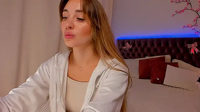 Snapshot of AlexaWilds chatting on October 4, 2025, 5:20 am AlexaWilds online show from October 4, 2025, 5:20 am