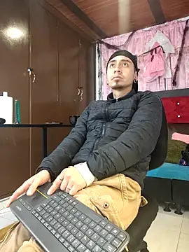 abnerdam01 online show from October 28, 2025, 12:04 pm