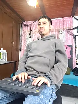 abnerdam01 online show from October 21, 2025, 8:19 pm