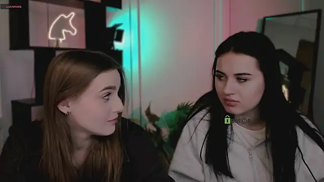 aria moo online show from November 24, 2025, 7:25 pm