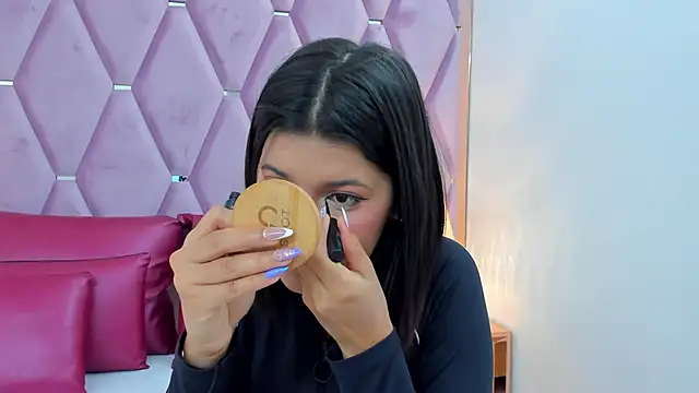 MaskedGirl  online show from December 17, 2025, 11:48 am