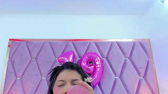 Snapshot of MaskedGirl_ chatting on September 27, 2025, 12:44 pm MaskedGirl online show from September 27, 2025, 12:44 pm