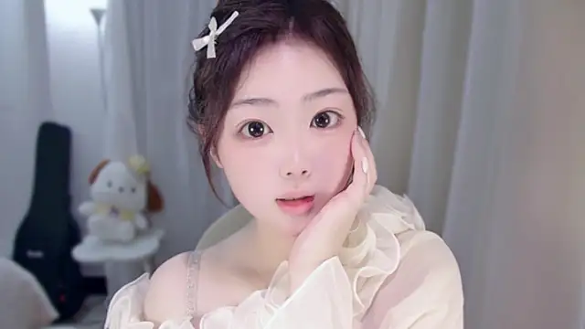 YUANYUAN-A online show from December 2, 2025, 11:45 am