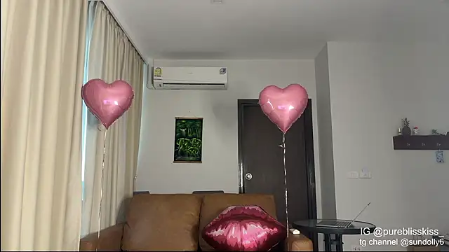 Snapshot of lxsundollyxl chatting on February 15, 2026, 3:29 am lxsundollyxl online show from February 15, 2026, 3:29 am