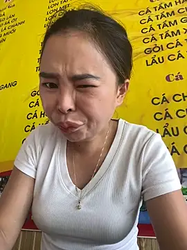 Snapshot of han-cute chatting on October 9, 2025, 4:02 am han-cute online show from October 9, 2025, 4:02 am