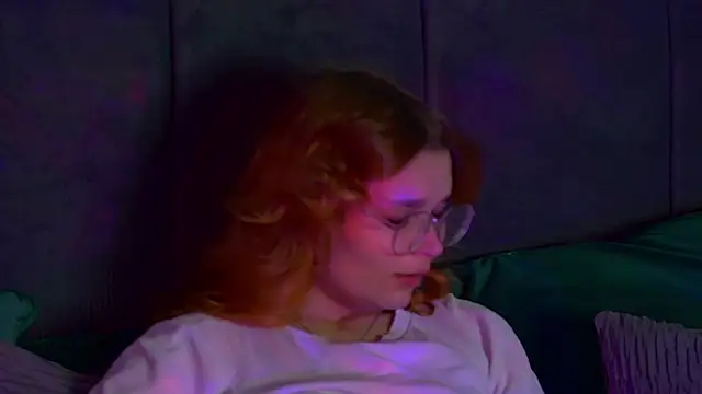 Snapshot of BellaMarebelle chatting on October 10, 2025, 4:24 am BellaMarebelle online show from October 10, 2025, 4:24 am