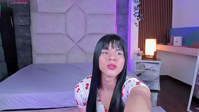 Slenna Moon online show from December 1, 2025, 4:57 am