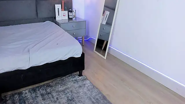 Snapshot of Slenna_Moon chatting on October 16, 2025, 3:15 am Slenna Moon online show from October 16, 2025, 3:15 am