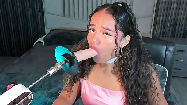 Snapshot of Kristenbread chatting on October 4, 2025, 7:37 pm Kristenbread online show from October 4, 2025, 7:37 pm