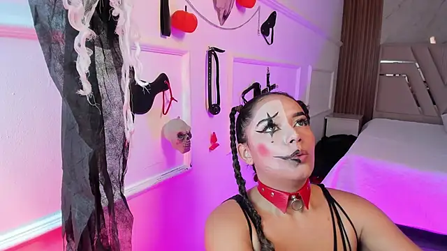 Snapshot of Kristenbread chatting on October 31, 2025, 8:16 pm Kristenbread online show from October 31, 2025, 8:16 pm