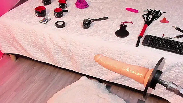 Snapshot of Kristenbread chatting on September 23, 2025, 8:05 pm Kristenbread online show from September 23, 2025, 8:05 pm