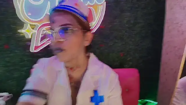 Snapshot of Skylar__Desire chatting on October 9, 2025, 2:17 pm Skylar  Desire online show from October 9, 2025, 2:17 pm