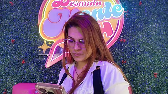 Snapshot of Skylar__Desire chatting on October 28, 2025, 11:31 am Skylar  Desire online show from October 28, 2025, 11:31 am