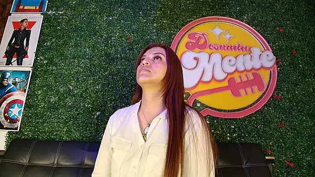 Snapshot of Skylar__Desire chatting on September 29, 2025, 1:17 pm Skylar  Desire online show from September 29, 2025, 1:17 pm