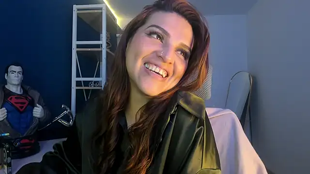 Snapshot of Skylar__Desire chatting on October 18, 2025, 2:35 am Skylar  Desire online show from October 18, 2025, 2:35 am