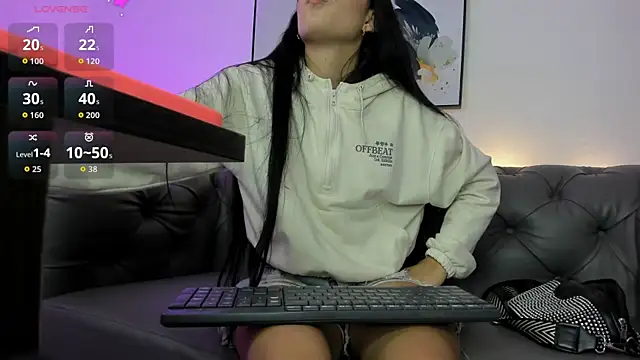 Zahra milks online show from December 2, 2025, 2:08 pm