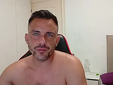 Snapshot of latinblueboy chatting on September 16, 2025, 8:32 pm latinblueboy online show from September 16, 2025, 8:32 pm