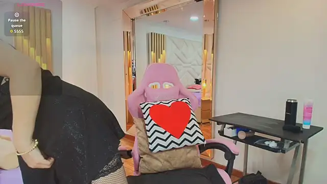 Snapshot of allie_pearl chatting on September 29, 2025, 12:00 pm allie pearl online show from September 29, 2025, 12:00 pm