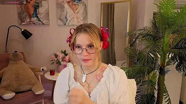 Ginger Emma online show from September 24, 2025, 2:01 pm