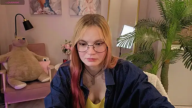 Ginger Emma online show from September 28, 2025, 5:25 am