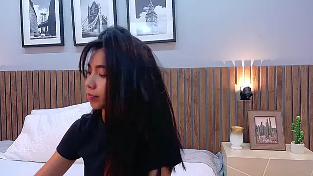 luna roja25 online show from February 24, 2026, 1:01 pm