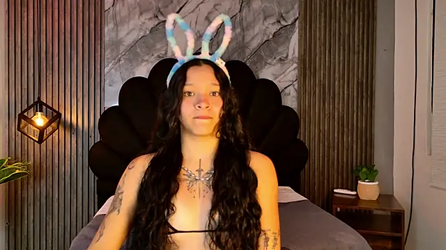 AlahyaPalmerR online show from October 28, 2025, 4:13 am