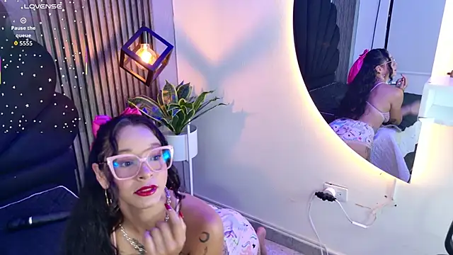 AlahyaPalmerR online show from September 29, 2025, 2:51 am