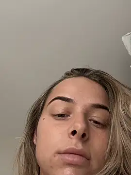 KayleeBella online show from October 4, 2025, 9:44 am