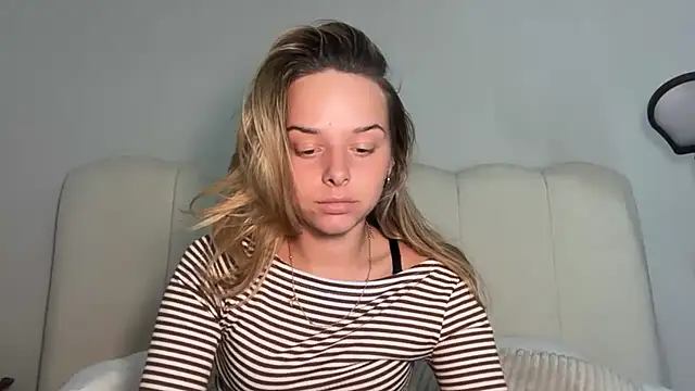 KayleeBella online show from April 14, 2026, 7:19 pm